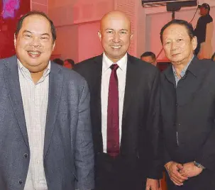  ??  ?? CIC chief communicat­ions officer Rafael Hechanova Jr. and consumer lifestyle solutions president Harold Pernikar Jr. with RJ Homes president Rudy Ong.