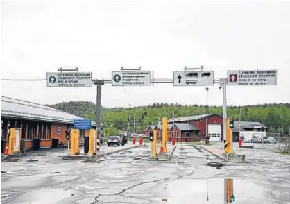  ?? CORNELIUS POPPE / AFP ?? El paso fronterizo entre Rusia y Noruega, cerca de la localidad noruega de Kirkenes