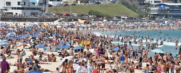  ?? Photo: EPA ?? Beachgoers at Bondi Beach in Sydney, New South Wales, Australia, on December 29, 2018. Heatwave conditions will sweep across the country later this week, bringing scorching temperatur­es to nearly every capital city.