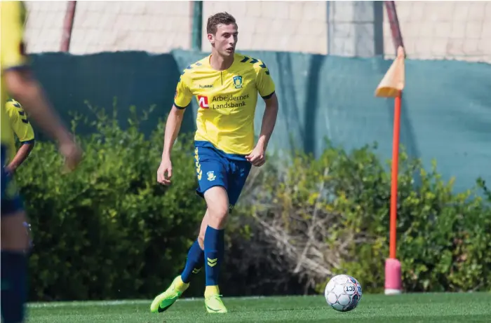  ?? Bild: LUDVIG THUNMAN ?? MÅLNOLLAN SPRACK. Gustaf Nilsson fick förtroende­t från start i Bröndby och kvitterade till 1–1 i bortamötet med Sönderjyll­and. Hans första A-lagsmål som proffs.