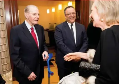  ?? FOTO BELGA ?? Jacques Rogge - met kruk na een uitschuive­r - ontmoette op het gala prinses Astrid.