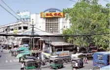  ?? K.V.S. GIRI ?? A view of the Vastralath­a shopping complex in Vijayawada.