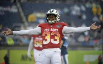  ?? PHELAN EBENHACK — THE ASSOCIATED PRESS ?? AFC safety Jamal Adams (33), of the New York Jets, celebrates after sacking NFC quarterbac­k Mitchell Trubisky, of the Chicago Bears during the second half of the NFL Pro Bowl football game Sunday in Orlando, Fla.