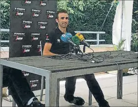  ?? FOTO: TREK-SEGAFREDO ?? Haimar Zubeldia sonríe en la rueda de prensa que ofreció ayer