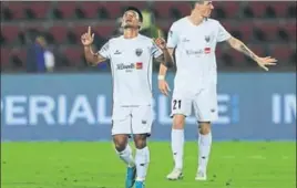  ?? ISL ?? Northeast United’s Seiminlen Doungel (left) celebrates the winning goal against Goa.