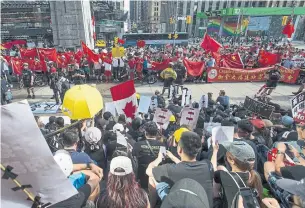  ?? RICK MADONIK PHOTOS TORONTO STAR ?? Each group numbered in the hundreds outside Old City Hall in Toronto on Saturday afternoon.