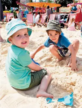  ?? ?? Fun in the sandpit at Maidenhead Festival. Ref:134717-13