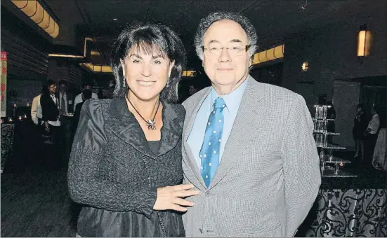  ?? THE GLOBE AND MAIL / JANICE PINTO / REUTERS ?? Honey y Barry Sherman, en un evento de recaudació­n de fondos de una entidad judía en Toronto en el 2010