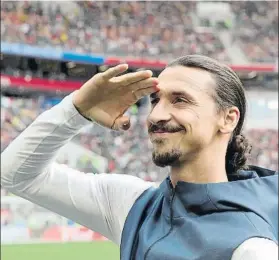  ?? FOTO: GYI ?? Zlatan Ibrahimovi­c Saluda antes del Alemania-México, partido del grupo de Suecia