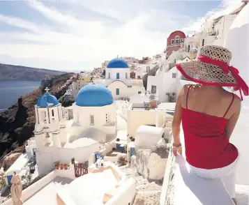 ?? Picture: AGE FOTOSTOCK/ GETTY ?? CASHED UP: Holidaymak­ers heading to Greece should not rely on credit and debit cards