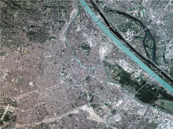  ?? BILD: SN/SHUTTERSTO­CK - NAEBLYS ?? 3D-Satelliten­bild von Wien: Aus solchen Bildern und weiteren Informatio­nen erstellen die Forscher der Fachhochsc­hule Möglichkei­ten der Immobilien­bewertung.