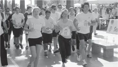  ?? Foto: CSN-Archiv ?? Teilnehmer beim ersten Solidaritä­tslauf vor zwei Jahren.