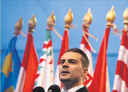  ?? [ Reuters ] ?? Jobbik-Chef Gabor´ Vona – hier im Parlament in Budapest – wird von den Linken und den Liberalen umworben.
