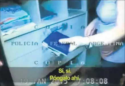  ?? . ?? La televisión argentina ha difundido el vídeo policial del registro en casa del fiscal Nisman