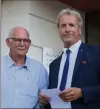  ?? (Photo F. B.) ?? Le maire, Willy Galvaire, a annoncé la victoire de la liste de François Wyszkowski, «Un village, une équipe ».