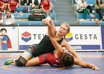  ?? ARCHIV. KN ?? Aline Focken kann bei der WM in Paris ohne Druck auf die Matte gehen. Vielleicht ist sie am Ende wie hier obenauf.