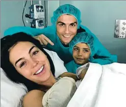  ?? INSTAGRAM/ CRISTIANO RONALDO ?? Georgina Rodríguez, con su bebé, Cristiano y su hijo mayor