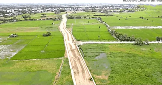  ?? PHOTOGRAPH­S COURTESY OF BRIA HOMES ?? THE Bucal-San Jose Bypass Road is expected to relieve traffic in some of the busiest areas in Calamba.