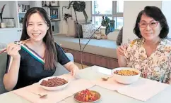  ??  ?? Grace Lee (left) with mom on her Youtube channel