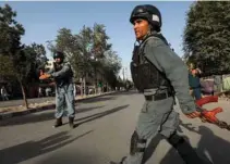  ?? - Reuters ?? SITE OF ATTACK: Afghan policemen arrive at the site of a suicide bomb attack in Kabul, Afghanista­n August 15, 2018.