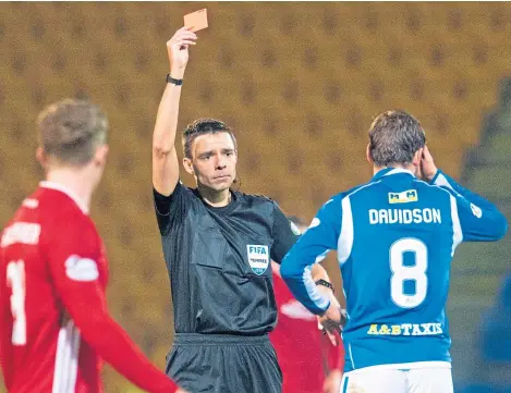  ?? SNS. ?? Referee Kevin Clancy shows a red card to Murray Davidson – the midfielder’s first red of his Saints career.