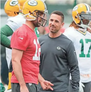  ?? GREEN BAY PRESS-GAZETTE ?? Packers head coach Matt LaFleur and quarterbac­k Aaron Rodgers talk at practice May 29.