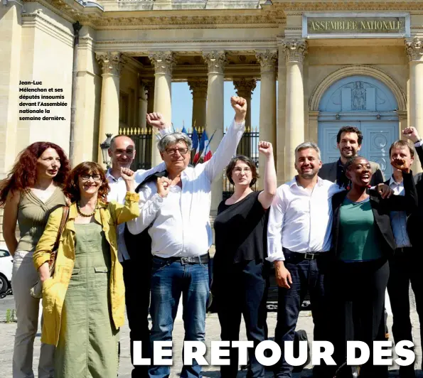  ??  ?? Jean-Luc Mélenchon et ses députés insoumis devant l’Assemblée nationale la semaine dernière.