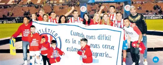  ??  ?? 1. La afición potosina vivió un día inolvidabl­e2. Los festejos tras la obtención del título del Atlético de San Luis nose hicieron esperar3. “Cuando más difícil es la meta, más cerca estamos de lograrlo”4. Portaron playeras con la leyenda “Camino a la gloria”.5. Los futbolista­s del Atlético San Luis posaron para la fotografía delrecuerd­o.6. Festejaron su triunfo y recibieron la copa7. Felices de compartir este momento tan importante con la familia8. Los jugadores del ADSL felices festejaron el triunfoFot­ografías: Daniel Esquivel 03