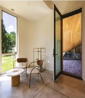  ??  ?? RIGHT: In the guest house, a reading nook with a view nods to all things Danish: a Sintra table from Frama, two Pavilion chairs by &Tradition and the Florence shelf by
New Works.