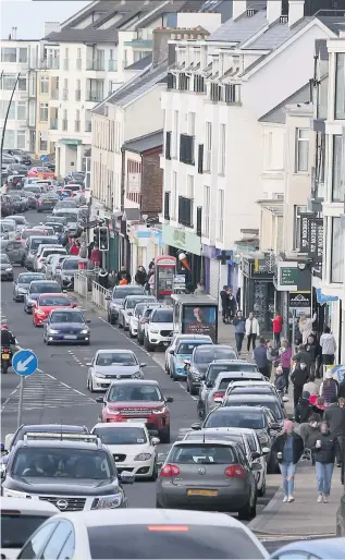  ?? MARGARET MCLAUGHLIN ?? In a jam: Crowded scenes in Portstewar­t yesterday