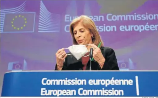  ?? OLIVIER HOSLET / EFE ?? La comisaria europea de Salud, Stella Kyriakides, ante los periodista­s ayer en Bruselas.