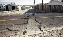  ?? THE NEW YORK TIMES ?? A cracked road following an earthquake in Trona, Calif., on Saturday. A 7.1-magnitude earthquake rattled Southern California on Friday night, one day after the strongest recorded quake there in 20 years struck.