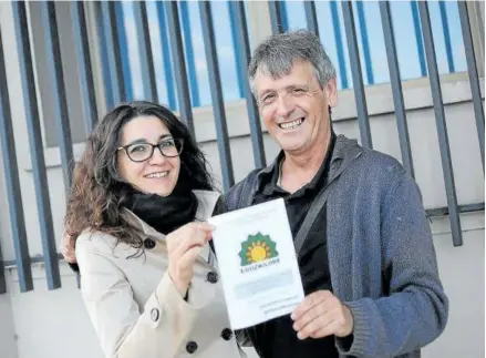  ?? Foto: Firma ?? Iratxe Sagüés y Javier Pérez, números uno y dos de la candidatur­a de Eguzkilore al Parlamento.