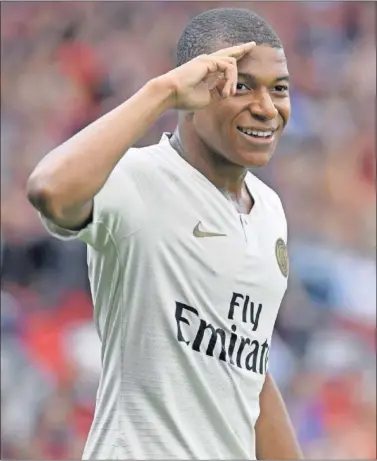  ??  ?? PRETENDIDO. El futuro de Mbappé depende de la decisión de la UEFA en el caso del PSG.