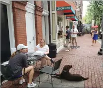  ?? BILL RETTEW — MEDIANEWS GROUP ?? A pooch happily dines on Gay Street.