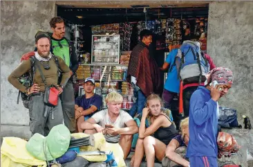  ?? ANTARA FOTO/AHMAD SUBAIDI VIA REUTERS ?? Indonesian and foreign climbers are seen after walking down from Rinjani Mountain at Sembalun village in Lombok Timur, Indonesia,
on Sunday.