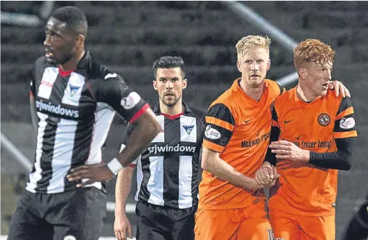  ?? Picture: SNS Group. ?? United goalscorer Thomas Mikkelsen, second right, celebrates with Simon Murray as Dunfermlin­e pair Nat Wedderburn and Jason Talbot look for answers.