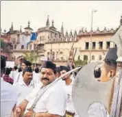  ?? HT FILE ?? RSS workers take part in a shastra puja event in Bhopal on October 25, 2015.