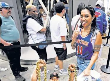 Merch madness draws long lines | New York Post | PressReade­r