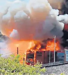  ?? ?? Fire crews were called to a ‘significan­t fire’ at a bus depot in Potters Bar, Hertfordsh­ire