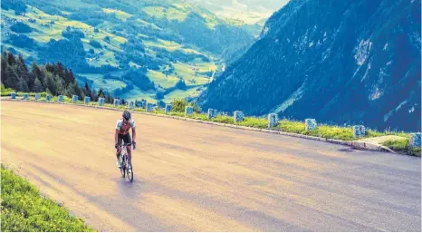  ?? FOTO: MEIKE MAURER ?? Sein Kampf gegen sich selbst: Holger Schmidt fährt heute in Italien von der Ost- zur Westküste und wieder zurück.