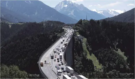  ?? FOTO: SVEN HOPPE/DPA ?? Zum Beispiel könnte man für die Brennerach­se mit dem Alpine Twin berechnen, wie Emissionen eingespart werden können.