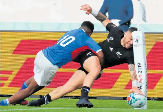  ?? Photo / Photosport ?? TJ Perenara didn’t think he’d scored in the corner but the try was awarded after multiple replays.