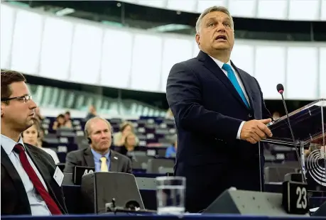  ??  ?? A Strasburgo Il premier ungherese Viktor Orbán, 55 anni, l’11 settembre durante il suo intervento contro le sanzioni all’ungheria al Parlamento europeo (Ap)