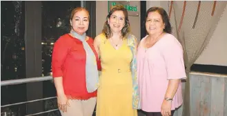  ??  ?? Ángela de Pineda, Zoila Reyes de Cano y Magda Rangel de Gallegos