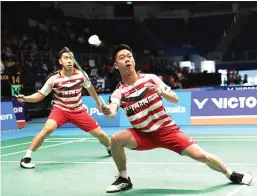  ?? PP PBSI ?? HILANG PELUANG: Pasangan Marcus Fernaldi Gideon/ Kevin Sanjaya Sukamuljo gagal mempertaha­nkan gelar di Malaysia Open.