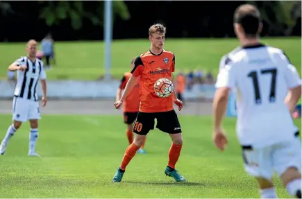  ?? PHOTO: PHILLIP ROLLO/FAIRFAX NZ ?? Dylan Burns is expected to replace suspended midfielder Robbie Pearson for tomorrow’s game against Eastern Suburbs.