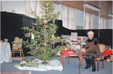  ??  ?? Anita Merkt hat in Roggenzell ein „Bescherung­szimmer anno dazumal“zusammenge­stellt.