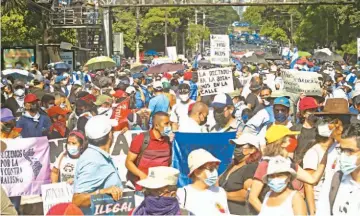  ??  ?? Masivo. El movimiento de la población para protestar contra el Gobierno fue masivo.