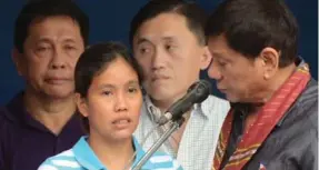  ?? AFP/GETTY IMAGES FILE PHOTO ?? Robert Hall’s partner, Marites Flor, with Philippine President Rodrigo Duterte after her release.